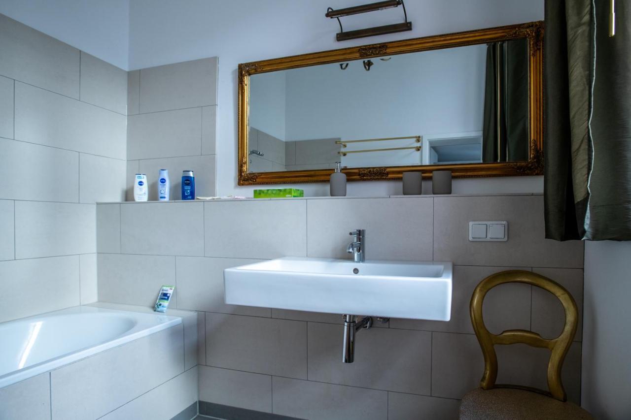 Alt-Berliner Eckkneipe - "Feuchte Ecke" Apartment Luaran gambar
