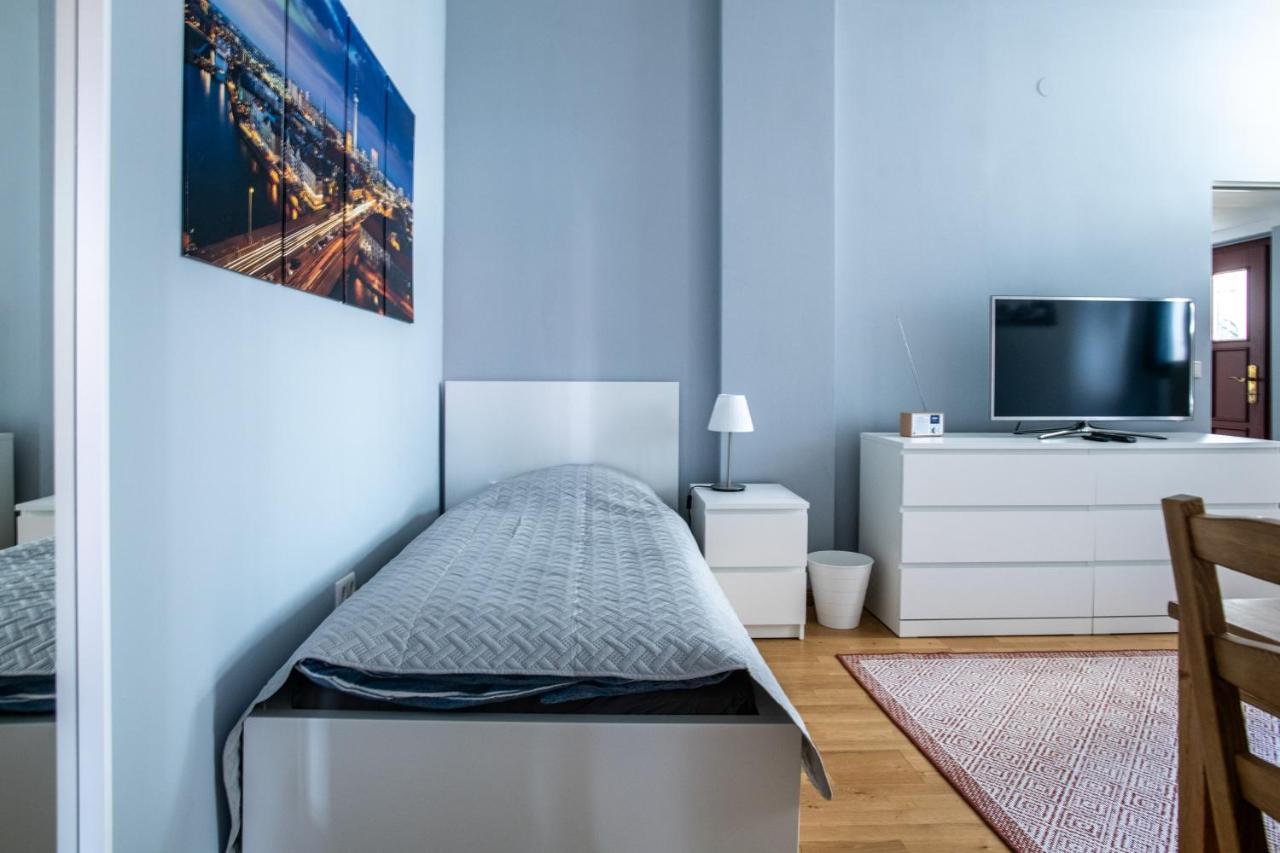 Alt-Berliner Eckkneipe - "Feuchte Ecke" Apartment Luaran gambar