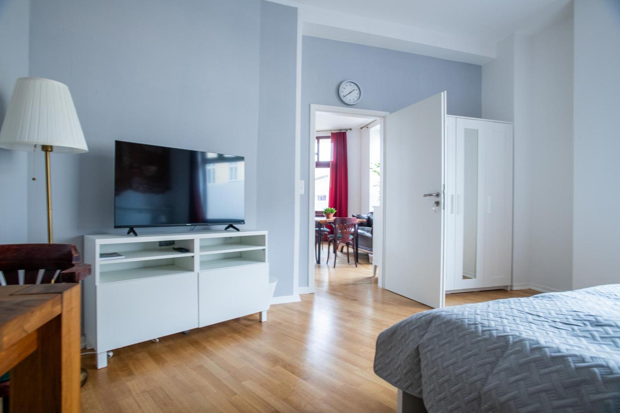 Alt-Berliner Eckkneipe - "Feuchte Ecke" Apartment Luaran gambar